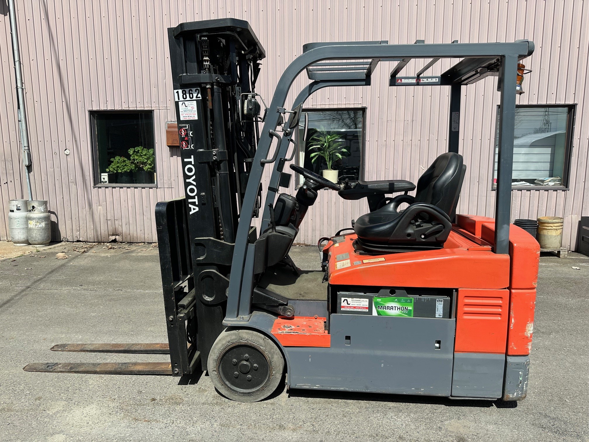 (1862) Chariot élévateur TOYOTA 7FBEU20 Quad 240po 4000lb