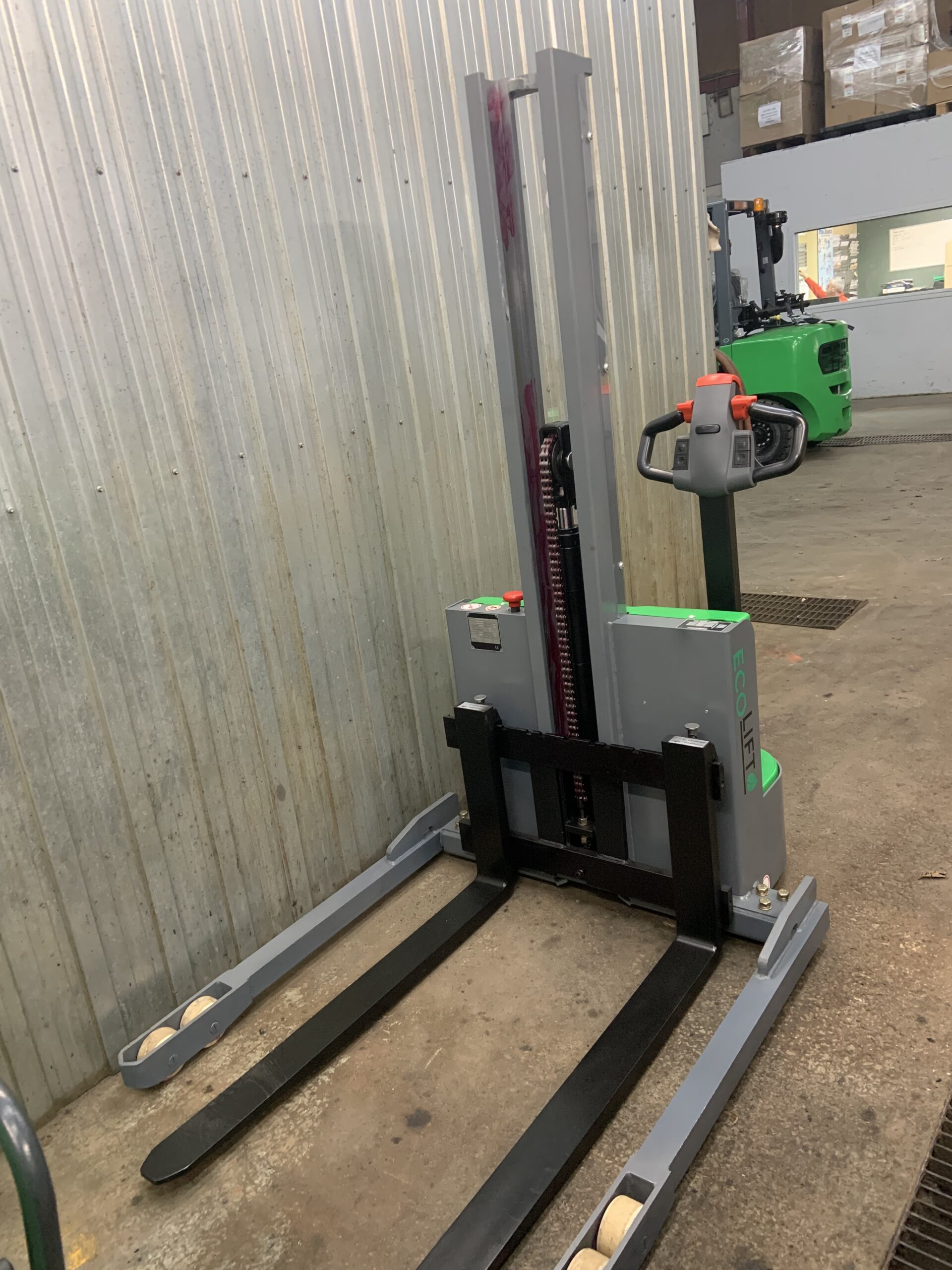GERBEUR ÉLECTRIQUE ES12-25MM ÉCOLIFT 2500lb