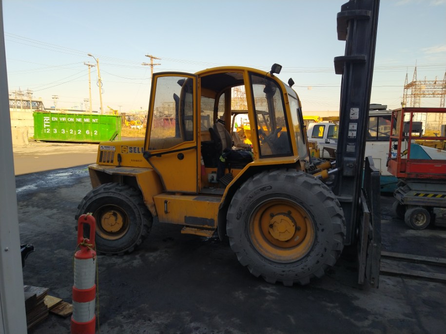 Chariot élévateur Tout-Terrain 4×4 SELLICK S80 USAGÉ 8000LB (1760)
