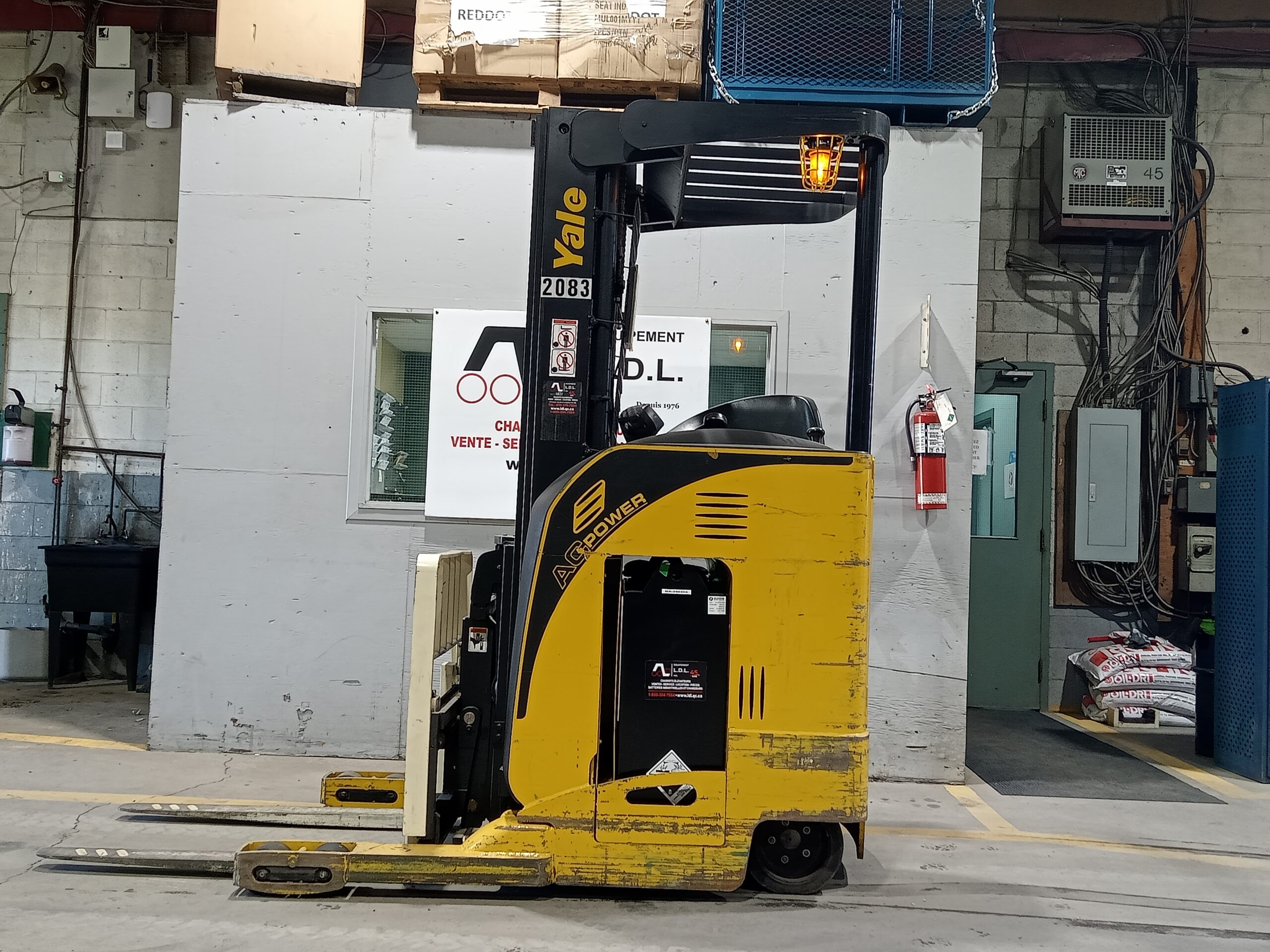 (2083) Chariot élévateur Yale NR040DA  4 000 lb